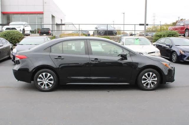 2022 toyota corolla hybrid le