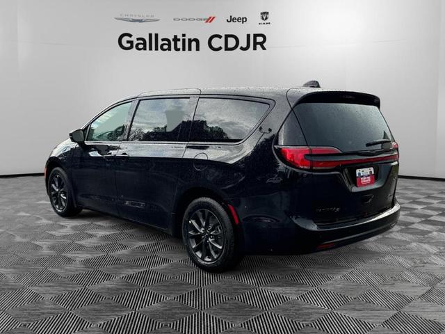 2024 chrysler pacifica hybrid select
