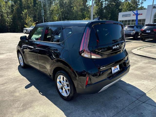 2023 kia soul lx