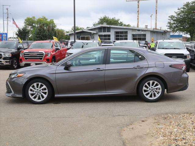 2022 toyota camry le