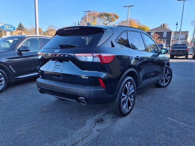 2021 ford escape se