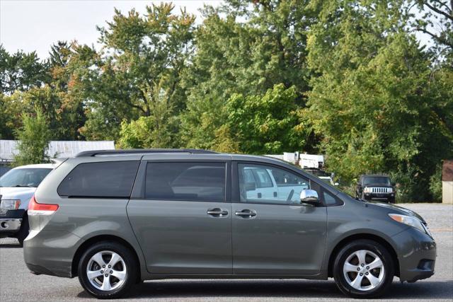 2011 toyota sienna le