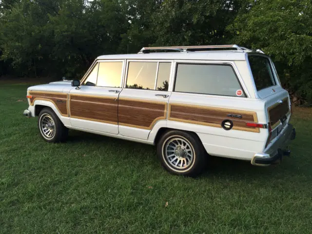 1988 grand wagoneer. restored by wagonmaster several years ago, low mileage!