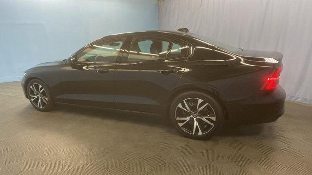 2024 volvo s60 b5 plus dark theme
