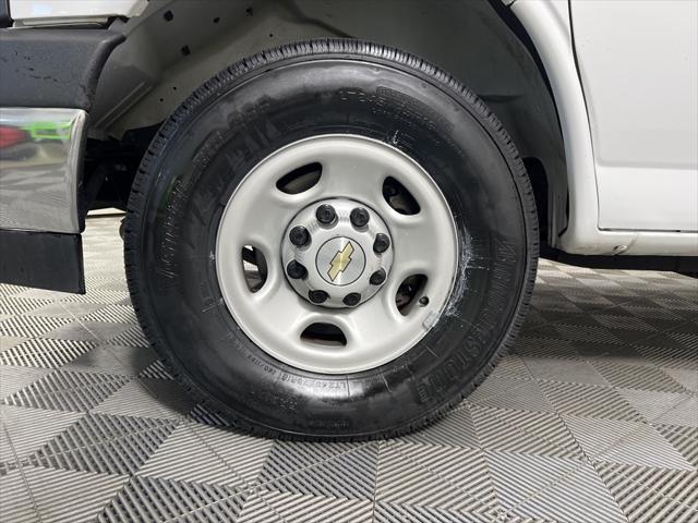 2022 chevrolet express 2500 rwd 2500 regular wheelbase wt