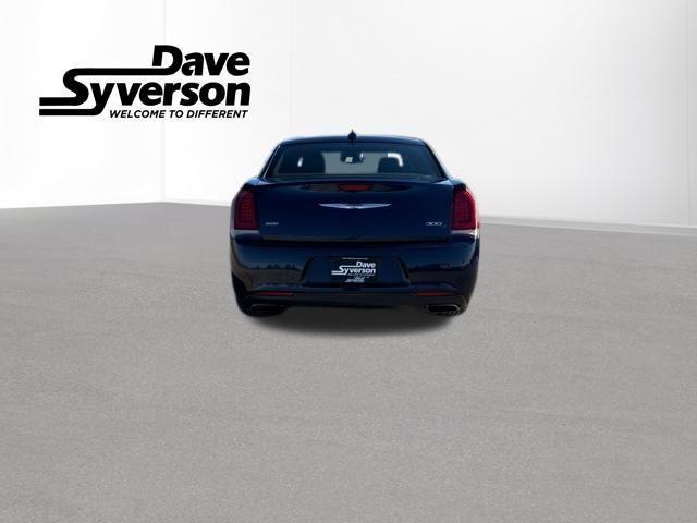 2016 chrysler 300 s