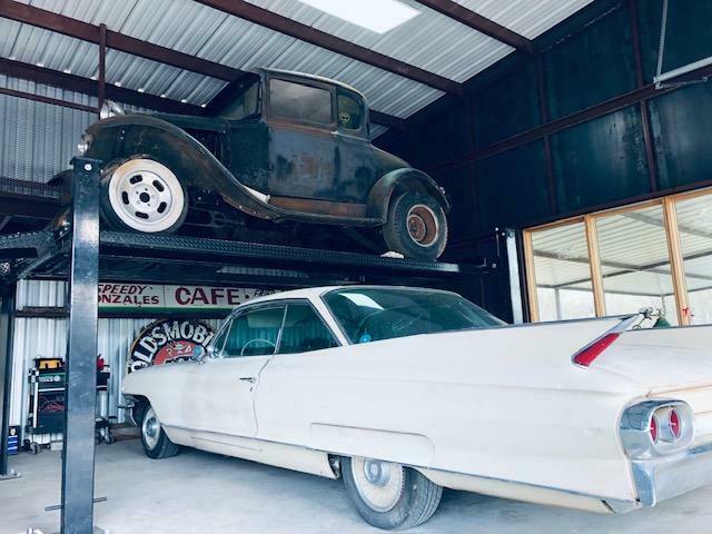 1961 cadillac coupe deville , cadillac