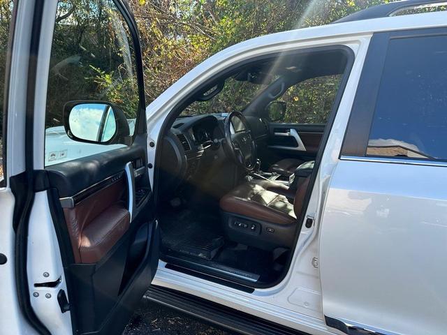 2018 toyota land cruiser v8
