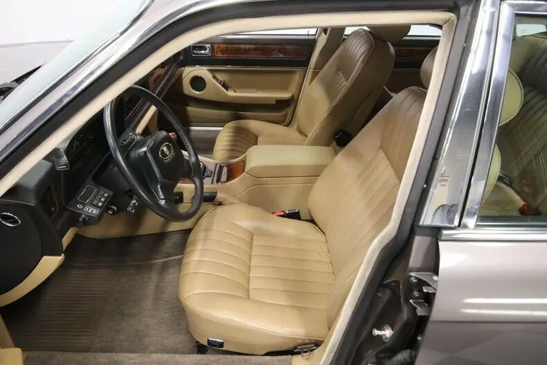74k actual miles fi 4.0 inline 6 wire wheels clean carfax english luxury