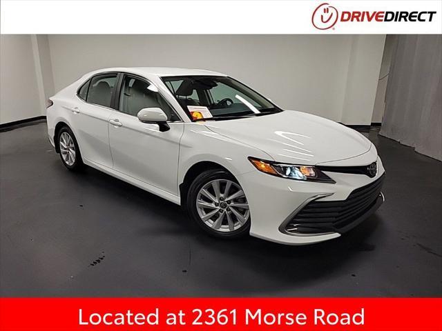 2022 toyota camry le