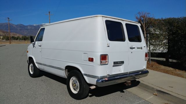 clean solid shorty cargo van! like g10 g30! rare caravan package!