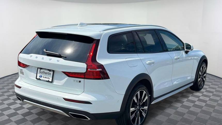 2021 volvo v60 cross country t5