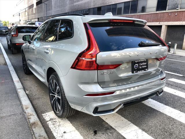 2024 volvo xc60 b5 plus dark theme