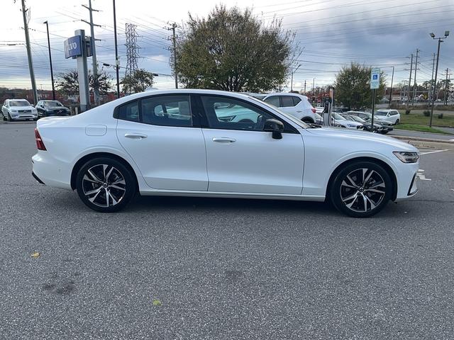 2024 volvo s60 b5 plus dark