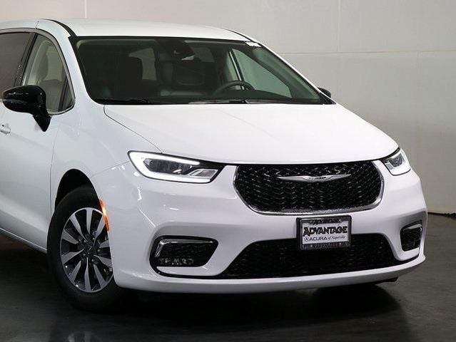 2024 chrysler pacifica hybrid select