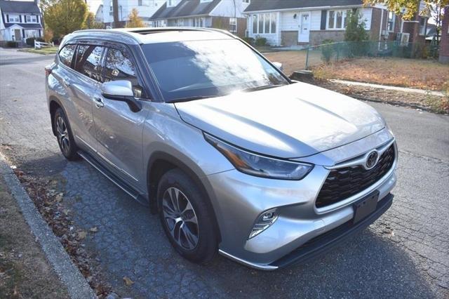 2022 toyota highlander xse
