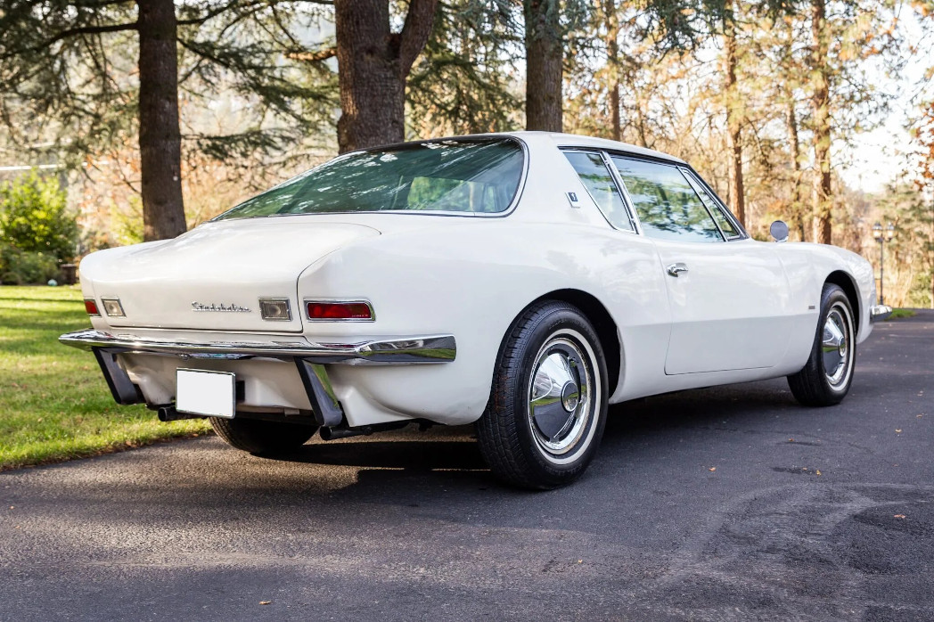 studebaker avanti r2
