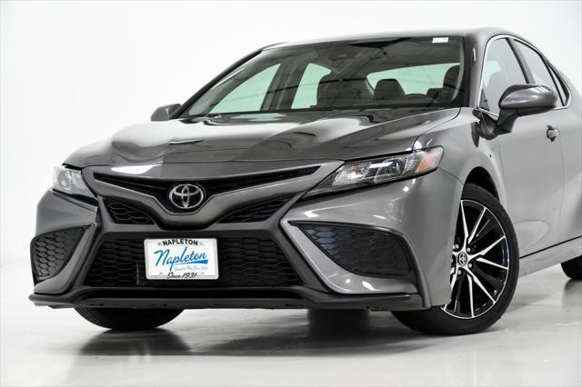 2021 toyota camry se