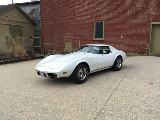 1977 l48 4 speed chevy corvette super clean!