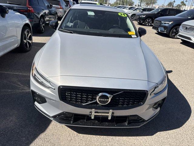 2024 volvo s60 b5 plus dark theme