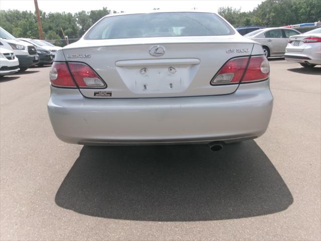 2002 lexus es 300 base