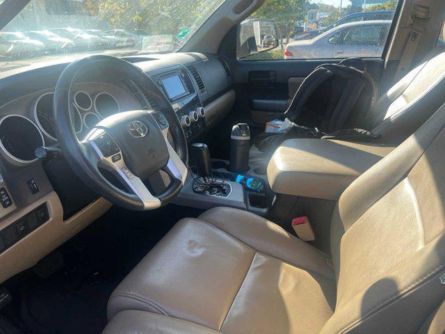 2014 toyota sequoia sr5