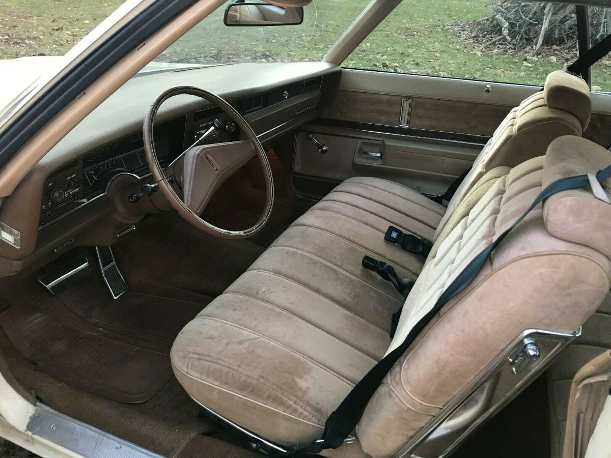1976 oldsmobile royale coupe, 63,000 m., runs perfectly, new tires, great shape