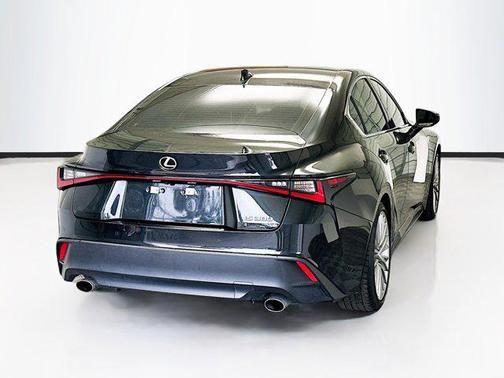 2022 lexus is 300