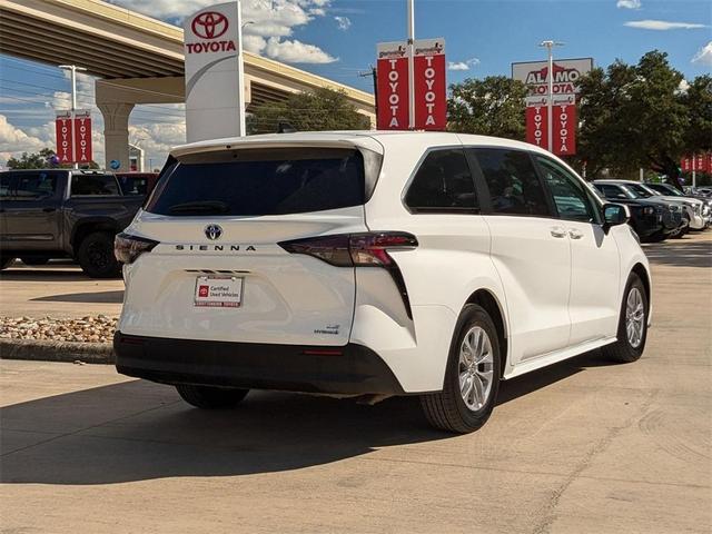 2023 toyota sienna le