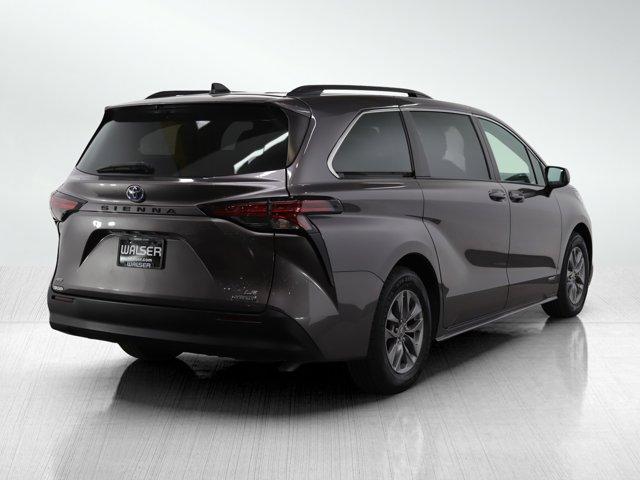 2021 toyota sienna le 8 passenger