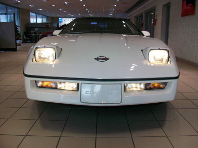 1984 chevrolet corvette base hatchback 2-door 5.7l low miles!