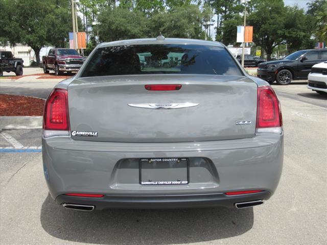 2019 chrysler 300 touring