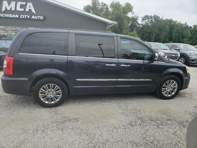 2013 chrysler town & country touring-l