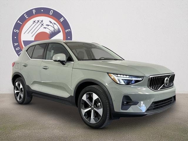 2023 volvo xc40 b4 plus bright theme