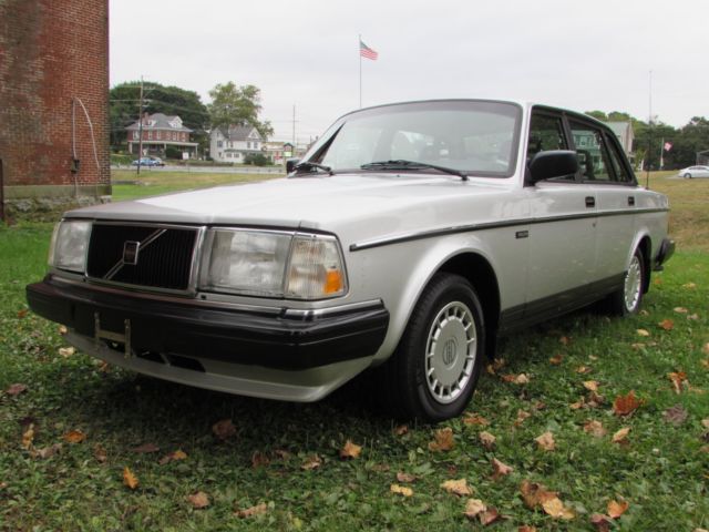 1991 volvo 240 * low mileage