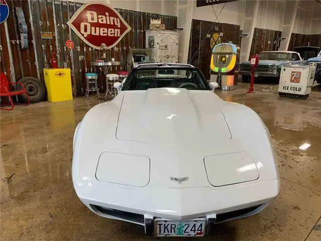 chevrolet corvette white with 27,519 miles, for sale!