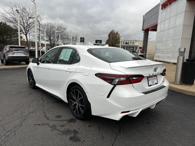 2022 toyota camry se