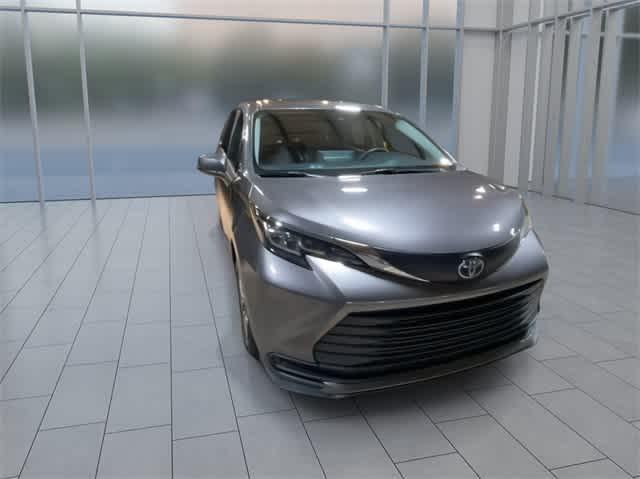 2021 toyota sienna le