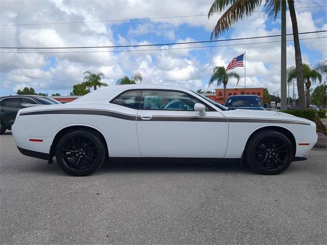 2018 dodge challenger sxt