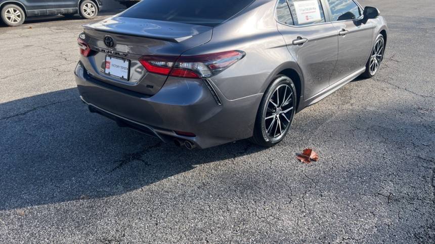 2021 toyota camry se