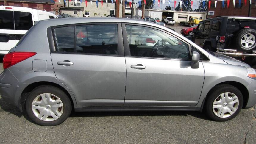 2010 nissan versa