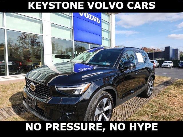 2023 volvo xc40 b5 plus dark theme