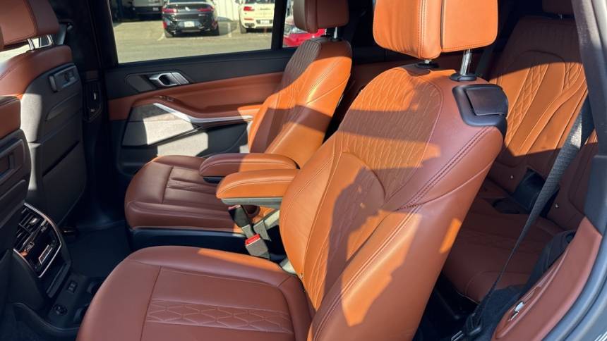 2022 bmw x7 m50i