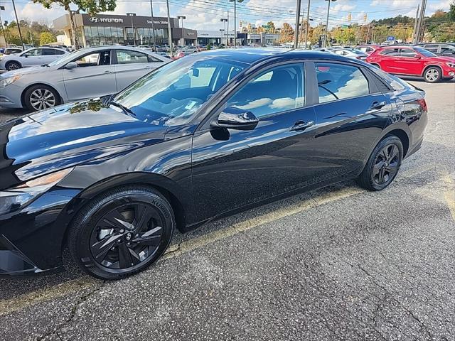 2022 hyundai elantra sel