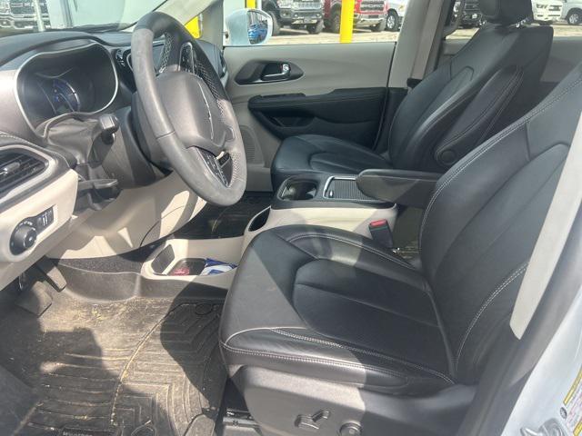 2022 chrysler pacifica hybrid touring l