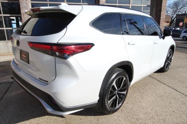 2022 toyota highlander xse