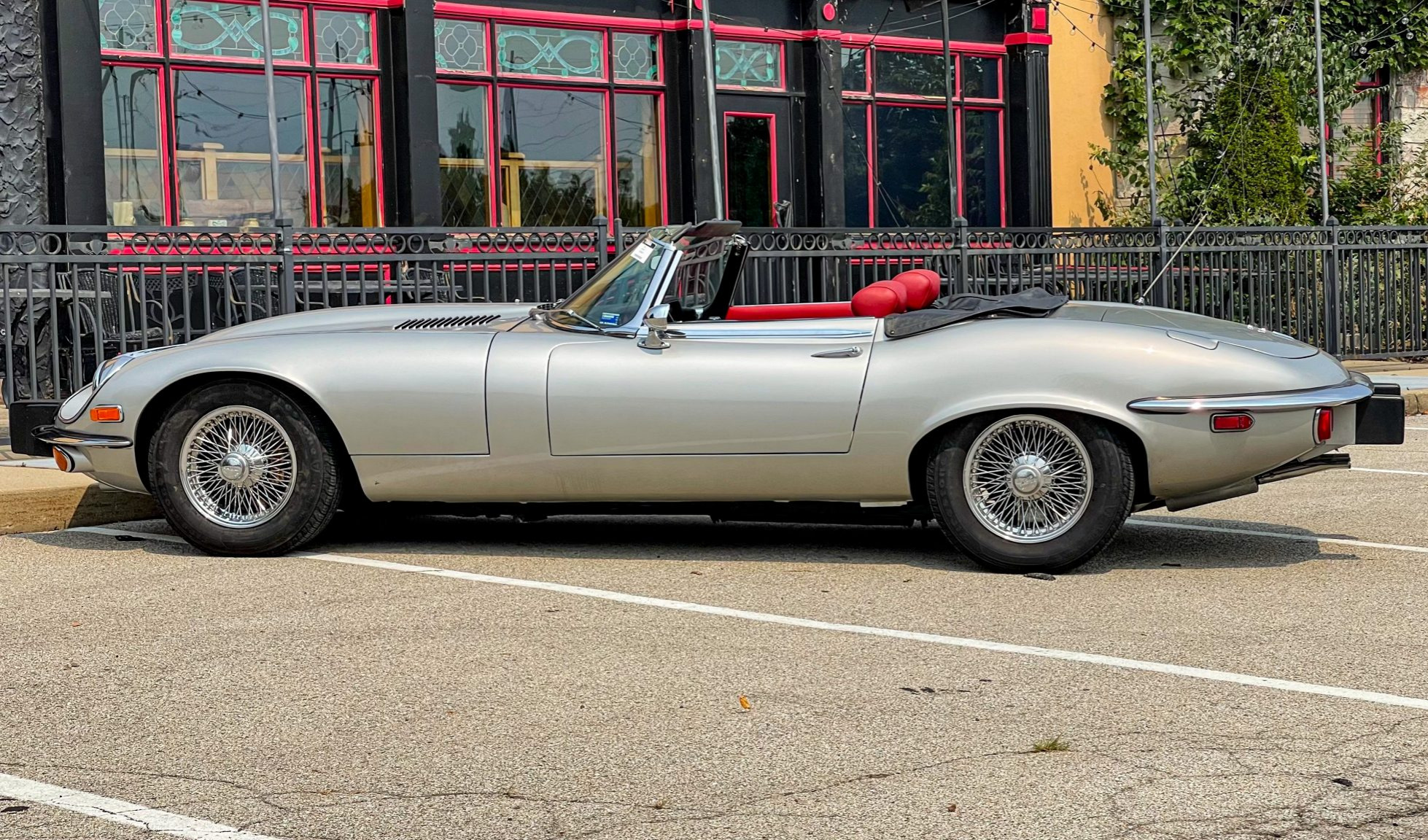 1974 jaguar e-type roadster v12 4-speed