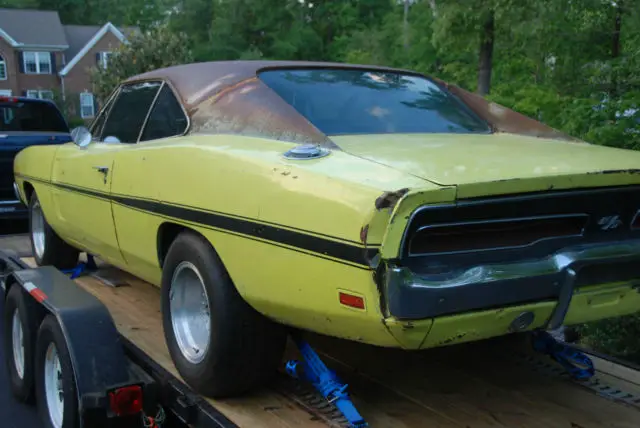 1969 dodge charger r/t (clone), 383 auto, complete car but needs restroation