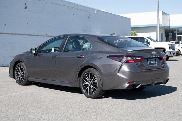 2022 toyota camry se