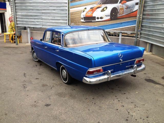 1966 mercedes 200 series